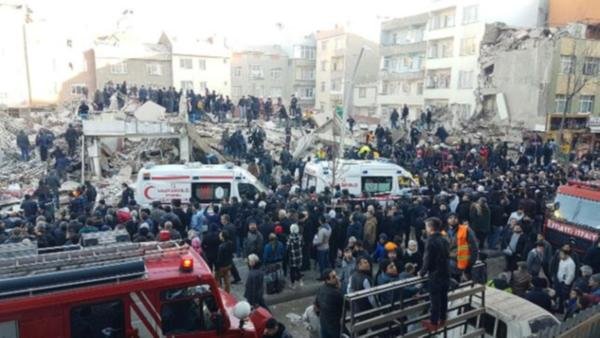 1 osoba poginula, 5 povrijeđeno kada se srušila zgrada u Istanbulu