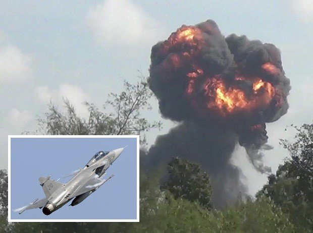 Na aeromitingu se srušio tajlandski vojni avion, pilot poginuo