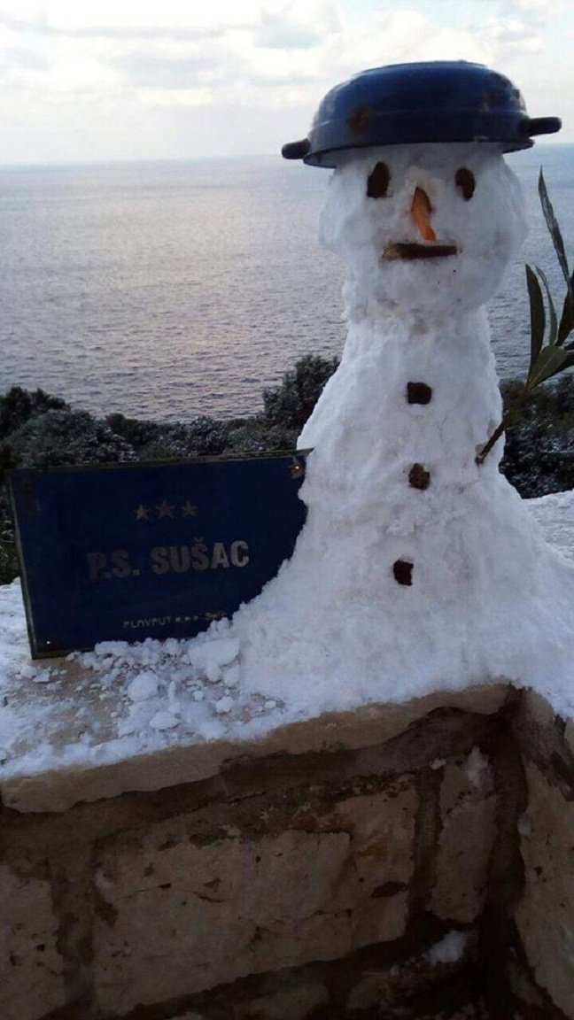 Zbog jakog vjetra i snijega iz Dalmacije prohodan samo jedan put prema unutrašnjosti Hrvatske