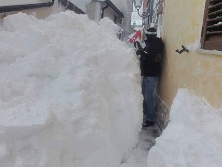 Snježno nevrijeme u Italiji: 2 osobe umrle, zatvorene škole, stotine domova ostalo bez struje