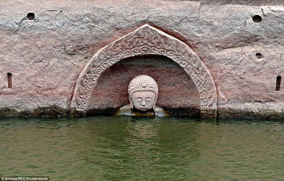 Izgubljeni kip Bude pojavio se nakon pada razine jezera u Kini