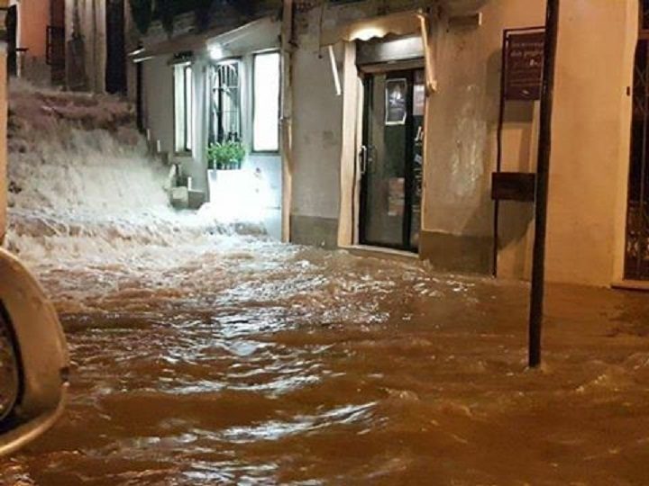 Jako nevrijeme s olujnom kišom pogodilo Siciliju, najmanje 1 osoba poginula