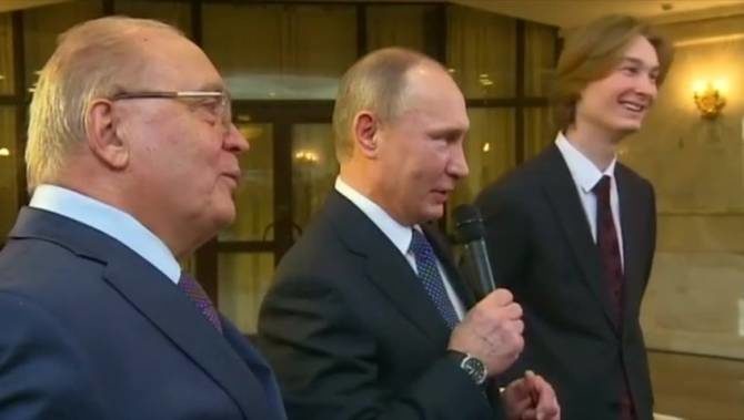 Predsjednik Putin zapjevao pred studentima o svemirskim uspjesima SSR-a