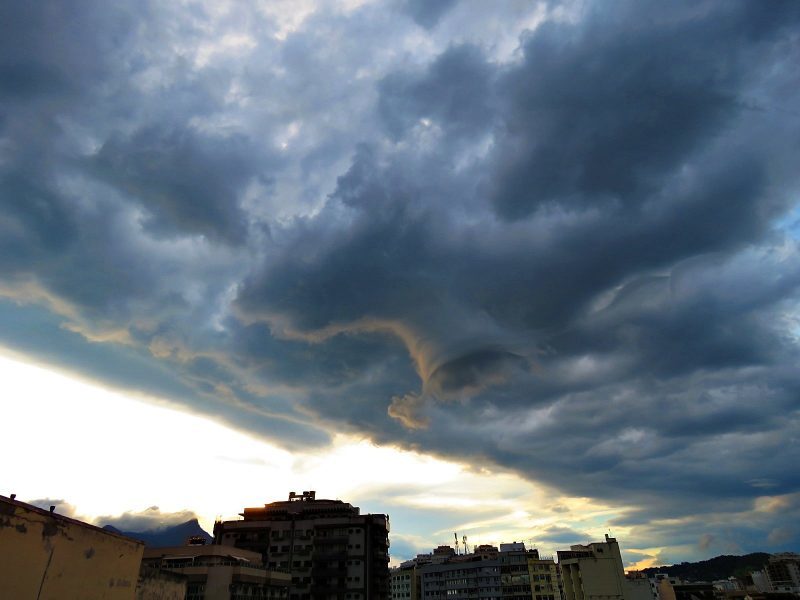 Funnel cloud in Rio
