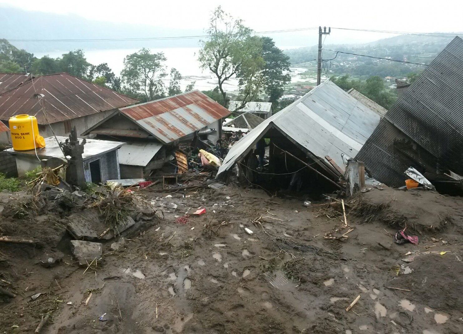 Ekstremne kiše pokrenule klizišta na Baliju, poginulo 12 osoba