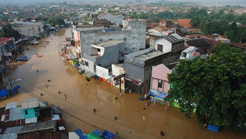 U centralnoj Indoneziji poplave pogodile 40.000 ljudi, 13 osoba poginulo u klizištima