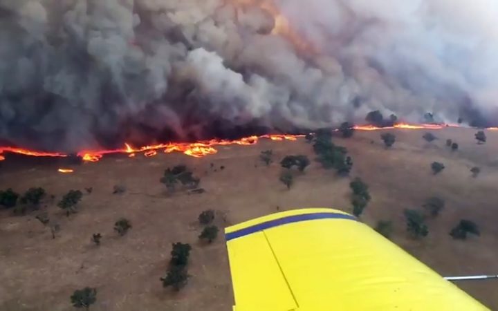 Australski šumski požari prijete domovima i prometnicama