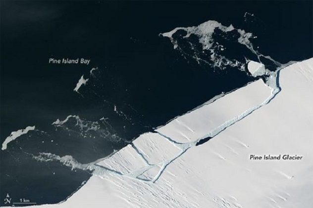 Velika santa leda odlomila se od glečera Pine Island na Antarktiku