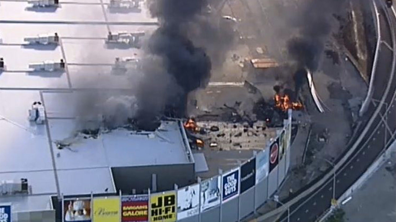 Australija: 5 osoba poginulo kada je avion pao na šoping centar u Melbourneu