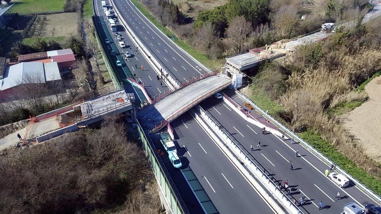 Srušio nadvožnjak kod Ancone, Italija