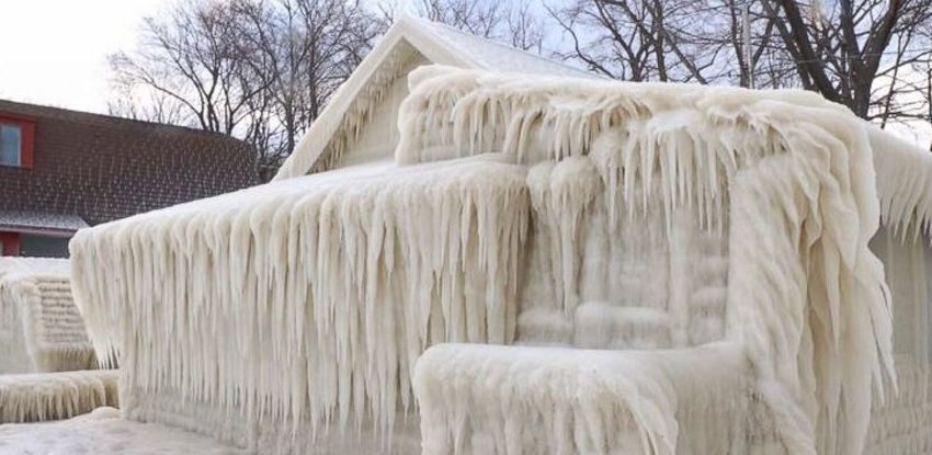 New York: Ledena oluja zamrznula desetine kuća u dijelu američke države