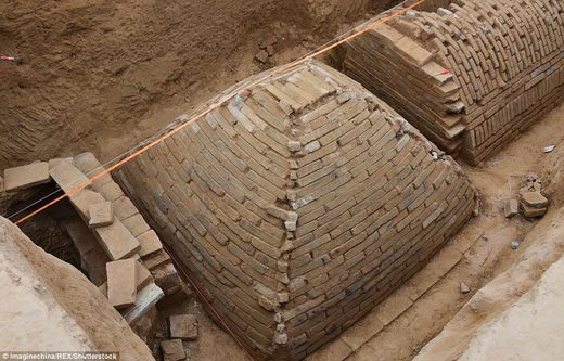 Kina: U grobnici otkrivene grobnice - mini piramide