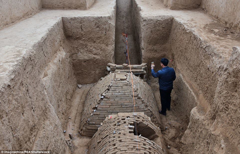 Kina: U grobnici otkrivene grobnice - mini piramide
