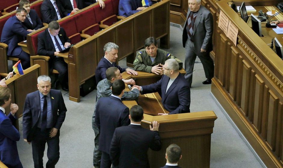 Klikni za povećanje Ukrajina si ponovo puca u nogu: Da li legalizacija blokade Donbasa znači da se Kijev odrekao Narodnih Republika?