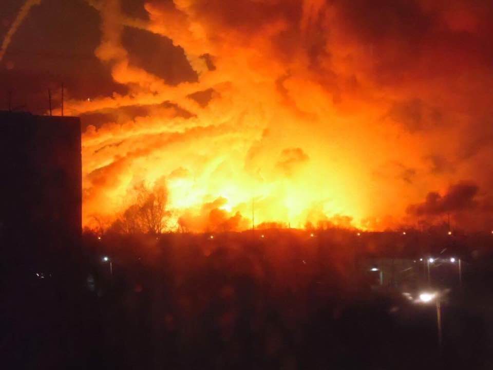 Veliki požar u ukrajinskom skladištu municije, evakuacija građana iz većeg dijela grada