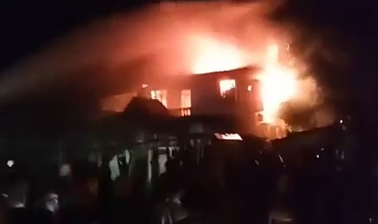 Najmanje 16 ljudi poginulo u karaoke baru kada je požar zahvatio posljednji kat