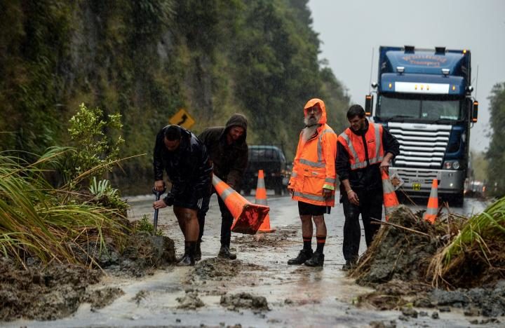 Ciklon Debi zatvorio puteve i aktivirao klizišta na Novom Zelandu