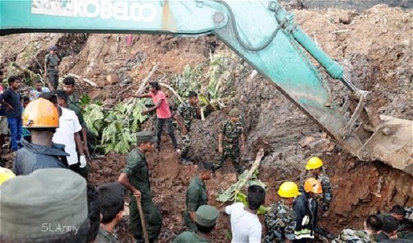 Šri Lanka: Masivno klizište gradskog smeća u Kolombu zatrpao 40 kuća, najmanje 6 osoba poginulo
