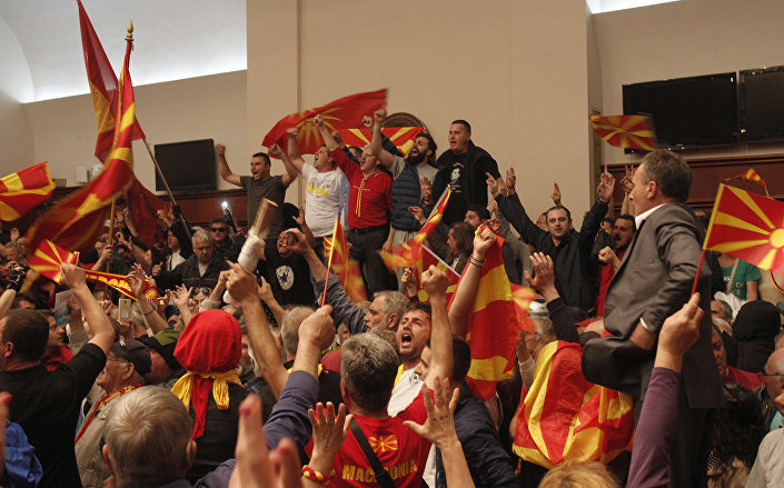 Demonstranti u makedonskom sobranju u Skoplju