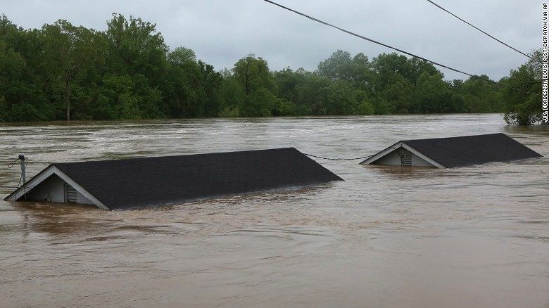 Poplave u SAD-u: 11 osoba poginulo, šteta veća od milijardu $