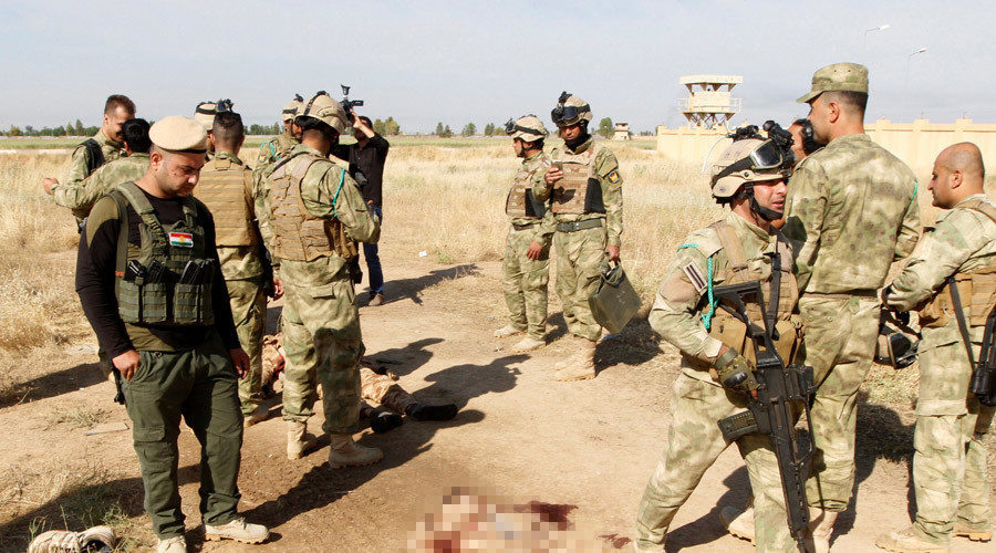 Najmanje 2 osobe poginule, a 6 ranjeno napadom IS na iračku vojnu bazu