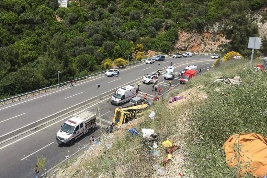 Blizu Marmarisa u Turskoj u saobraćajnoj nesreći poginule najmanje 23 osobe, 11 teško povrijeđeno