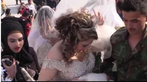 30 sretnih parova u masovnoj svadbi u Alepu