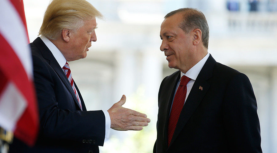 Donald Trump (L) talks with Recep Tayyip Erdogan