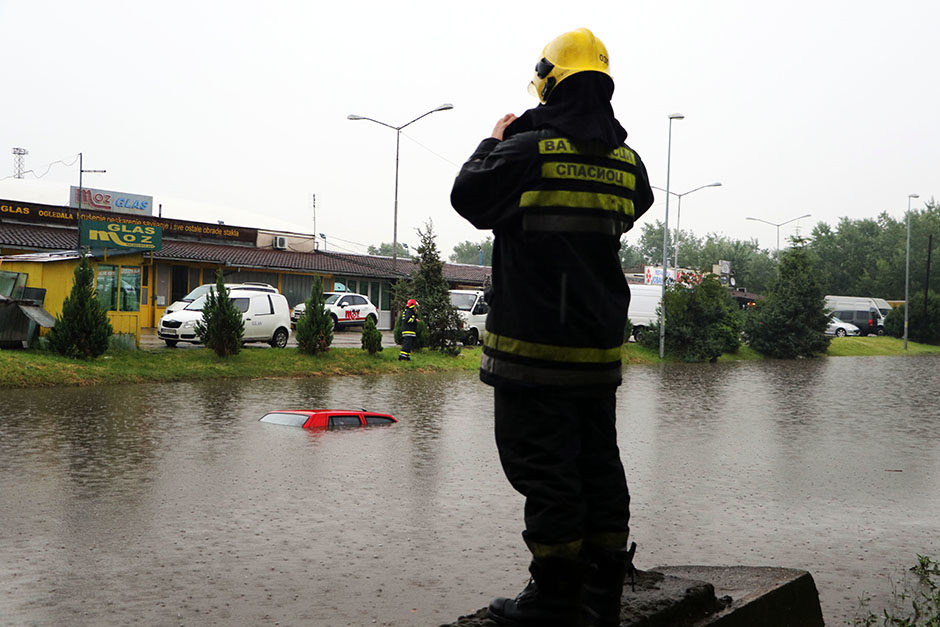 Obilna kiša potopila dijelove Novog Sada