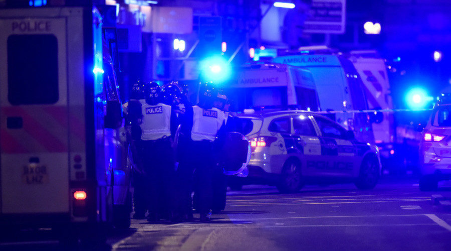 Londonski napadi: Izvještaji o napadaču koji se kombijem zaletio u prolaznike, a potom nožem izbo nekoliko osoba