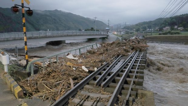 Rekordna kiša izazvala poplave u Japanu, stradala jedna osoba