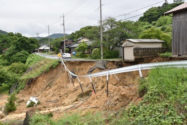 Rekordna kiša izazvala poplave u Japanu, stradala jedna osoba