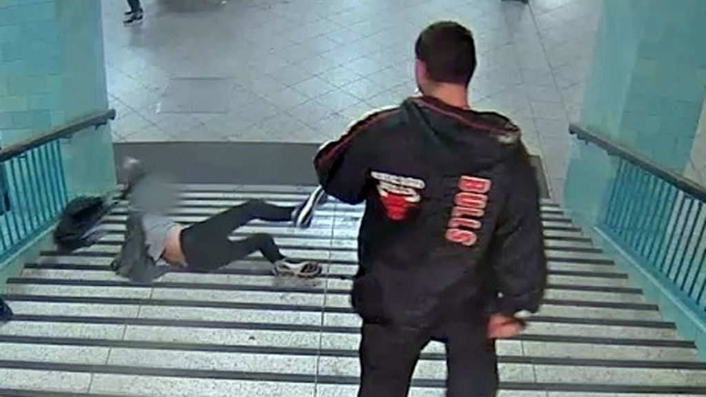 Opet: Berlinska policija traga za nepoznatim muškarcem koji je gurnuo čovjeka niz stepenice berlinskog metroa