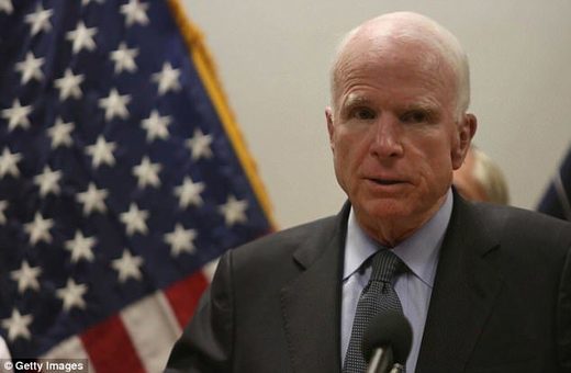 McCain gotovo na samrti brani teroriste u Siriji