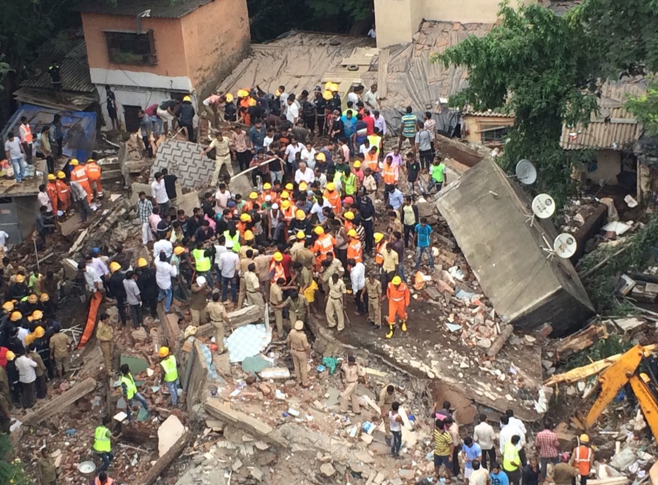 Indija: Srušila se četvorospatna zgrada u Mumbaiju, spasioci pretražuju ruševine