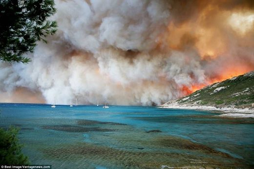 Na jugu Francuske divljaju šumski požari, evakuirano 10.000 ljudi