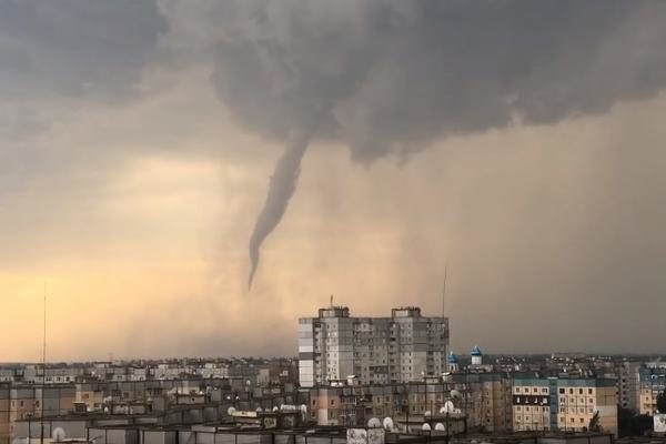 Snimljen tornado u Ukrajini