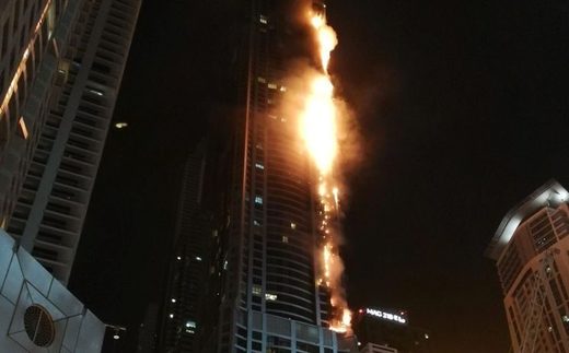 Veliki požar u stambenom tornju u Dubaiju, buktinja zahvatila više desetaka katova