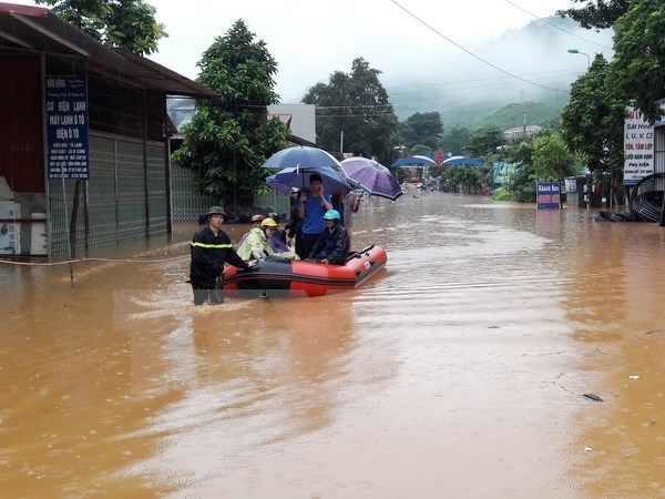 Poplave ostavile 7 mrtvih, a 27 osoba je nestalo u Vijetnamu