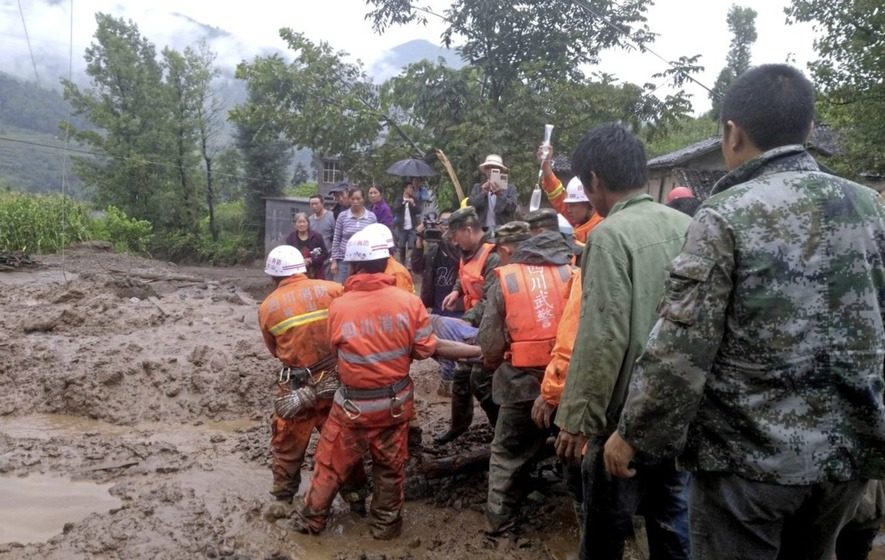 23 osobe poginule, 2 nestale kada je klizište pogodilo selo na jugozapadu Kine