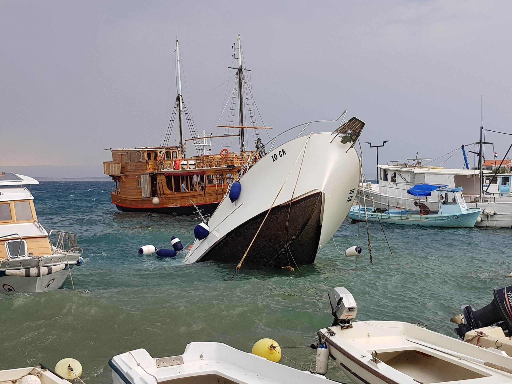 Snažna oluja napravila štete u Istri i krenula prema unutrašnjosti Hrvatske