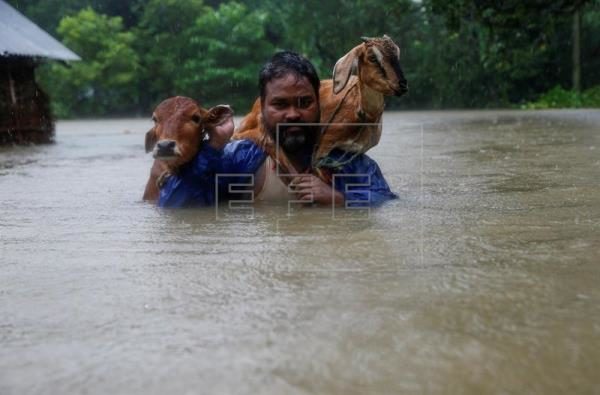 Najmanje 25 osoba poginulo u poplavama i klizištima u Nepalu