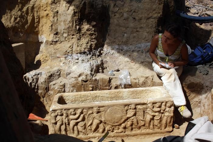 U Rimu, na dubini od 2,5 metra, pronađena dva mermerna sarkofaga iz trećeg vijeka