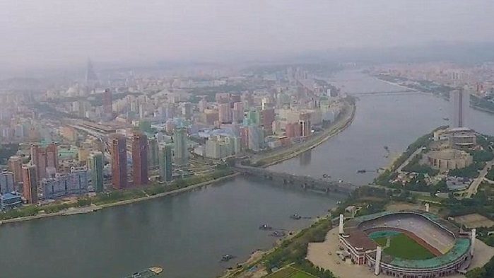Let iznad Pyongyanga pokazuje mirnu sjevernokorejsku prijestolnicu