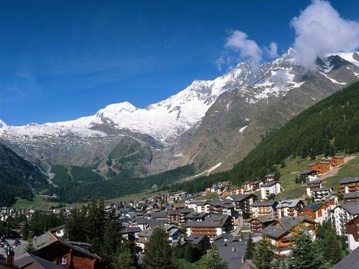 Evakuisano više od 220 ljudi u švicarskim Alpima radi opasnosti od odrona dijela ledenjaka