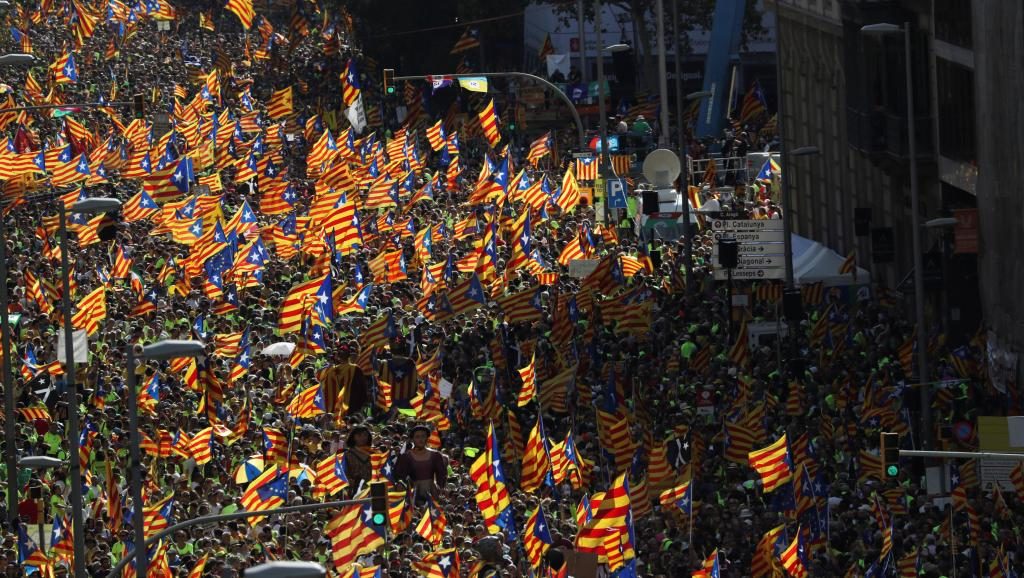 Stotine hiljada ljudi na maršu neovisnosti u Barceloni obilježava nacionalni dan Katalonije