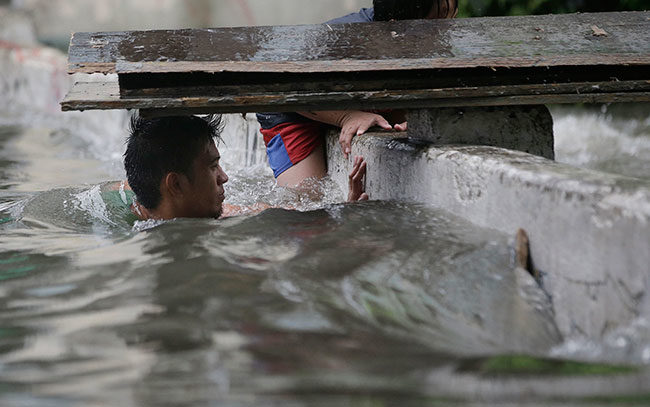 Obilne kiše izazvale poplave i klizište u kojem su poginule 2 osobe na Filipinima