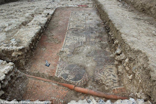 Izuzetan 1600 godina star rimski mozaik opisan kao “najuzbudljivije otkriće u Britaniji u zadnjih 50 godina” otkriveno je u Berkširu
