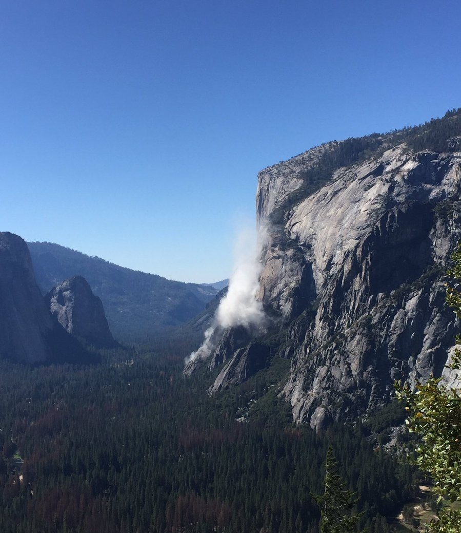 Jedna osoba poginula kada je pala stijena sa monolita El Capitan u Yosemite nacionalnom parku, Kalifornija