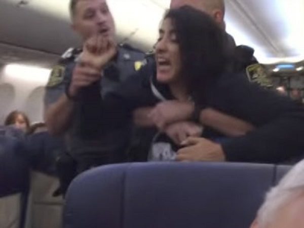 SAD: Žena izbačena iz aviona nakon što se požalila da je alergična na pseću dlaku